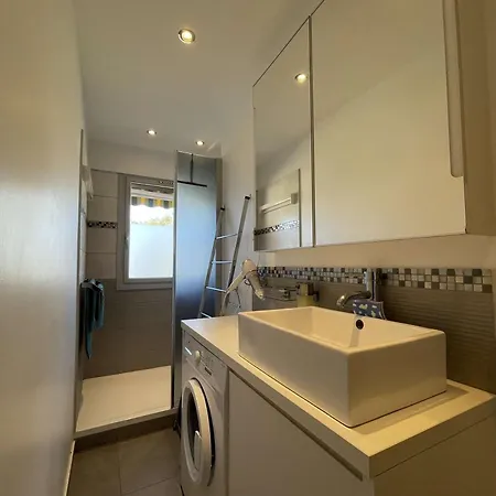 Apartment T2 Lumineux Avec Parking Privatif - Centre-ville - Fr-1-308-203 Le Lavandou